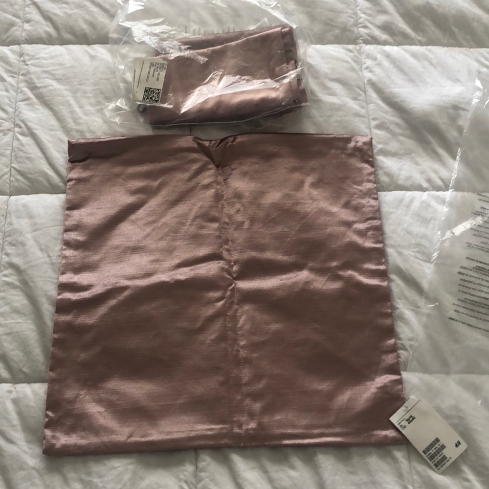 New in Package (2) H & M 16 x 16 Pink Pillow Case